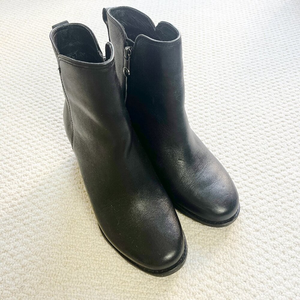 2/$30 Sperry Leather Heeled Seaport Water Resistant Leather Black Boots 7W
